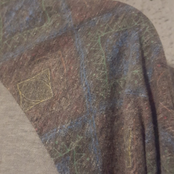 LuLaRoe Randy T - Picture 2 of 3